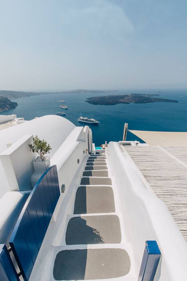 Santorini luxurious accommodation villas and hotels