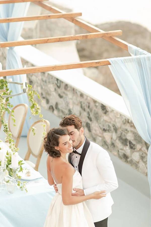 Live the Dream - Wedding coordinator in Santorini